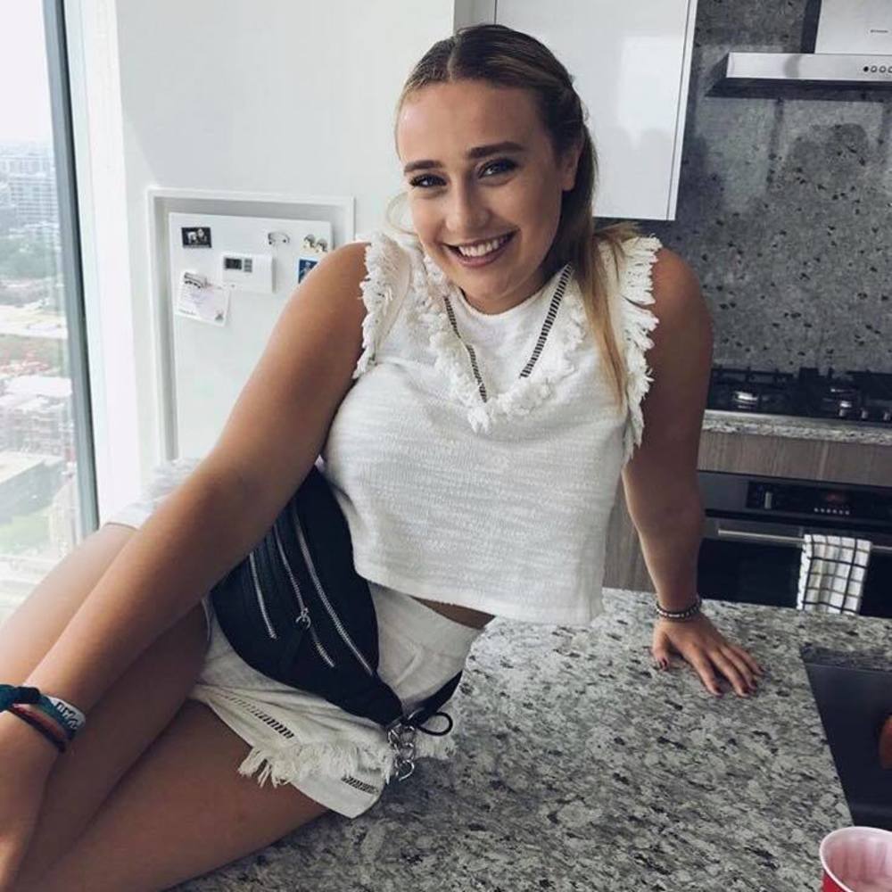 Meet your Posher, Lara